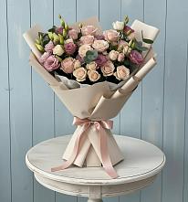 Букет цветов из:  Розы и Лизиантусы в поселке имени Воровского