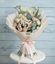 Букет цветов из:  Розы и Лизиантусы в поселке имени Воровского