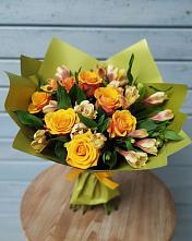 Букет цветов из:  Альстромерии и Розы в поселке имени Воровского