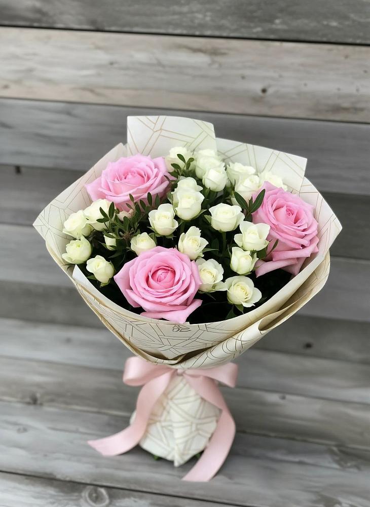 Букет цветов из: Розы в поселке имени Воровского
