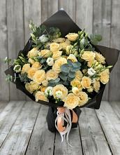 Букет цветов из:  Розы и Лизиантусы в поселке имени Воровского
