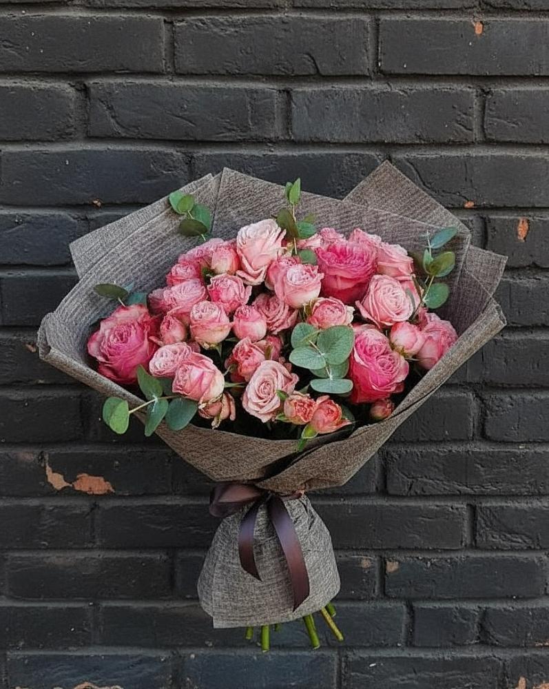 Букет цветов из: Розы в поселке имени Воровского