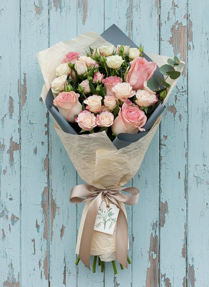 Букет цветов из: Розы в поселке имени Воровского