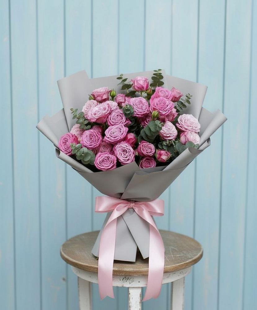 Букет цветов из: Розы в поселке имени Воровского