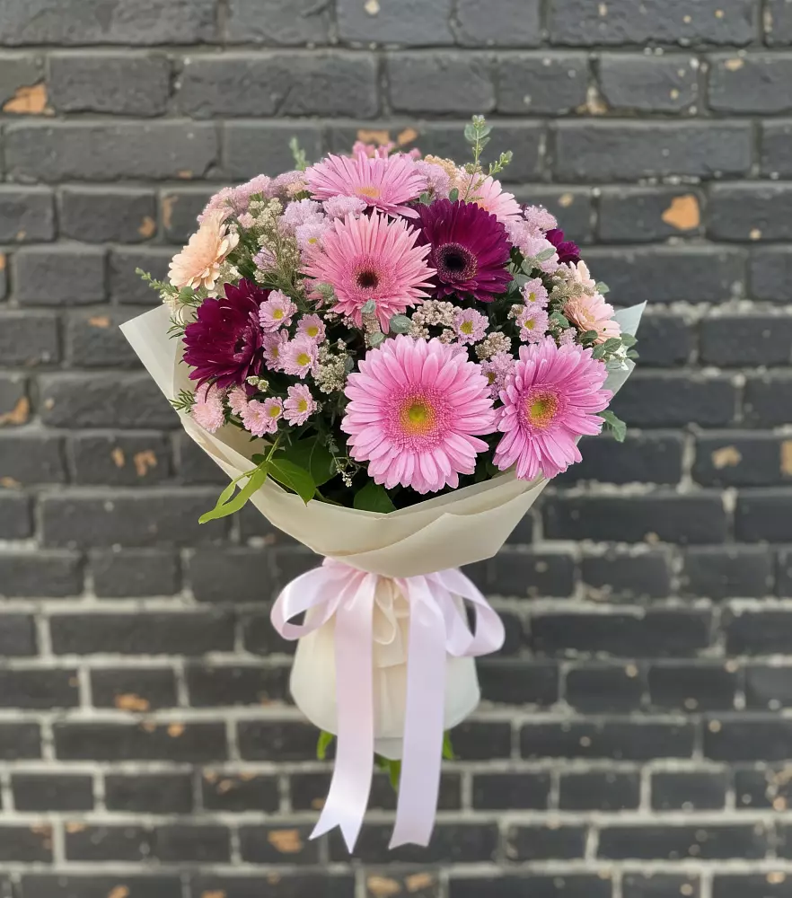 Букет цветов из: Герберы и Хризантемы в поселке имени Воровского