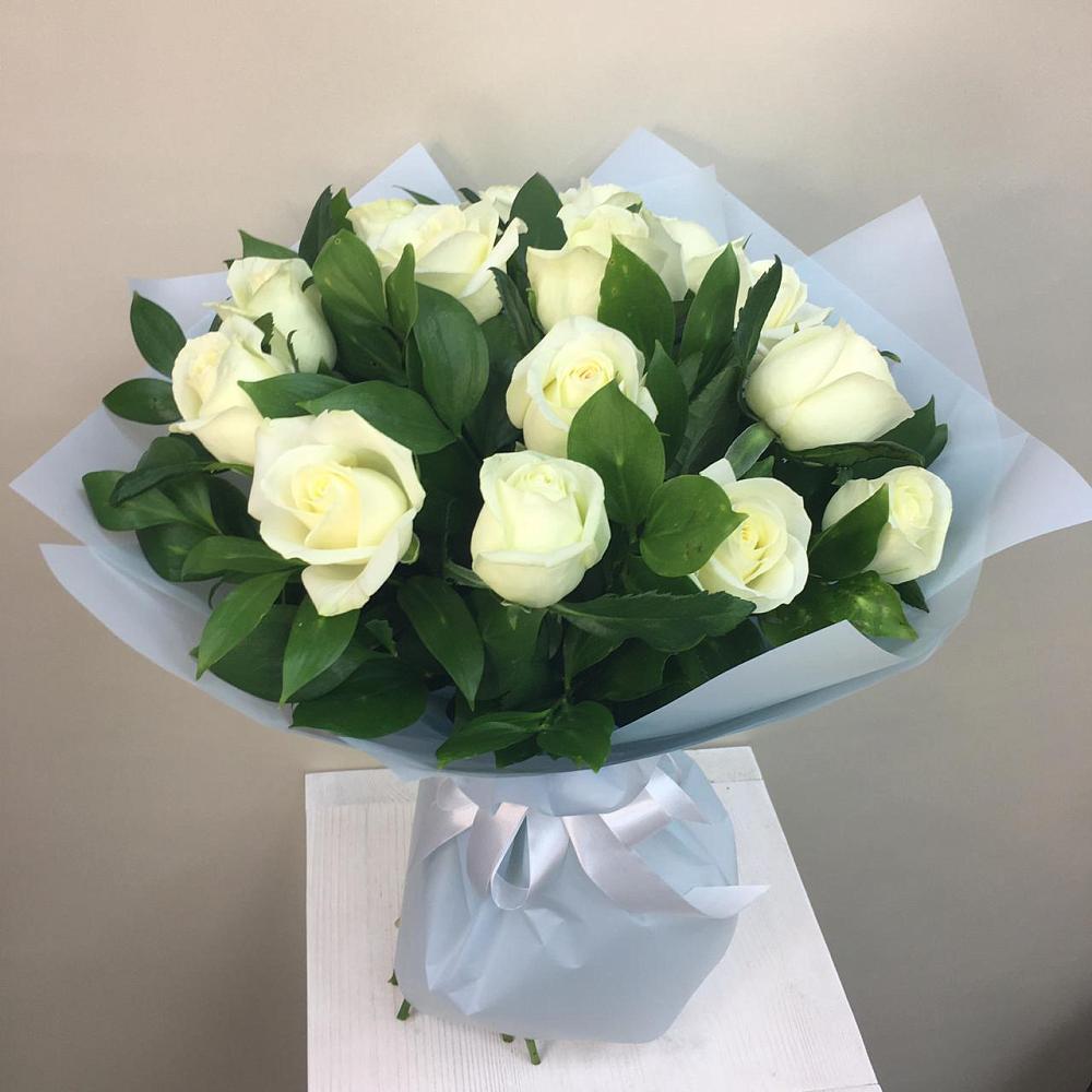 Букет 15 Белых роз Проуд в поселке имени Воровского