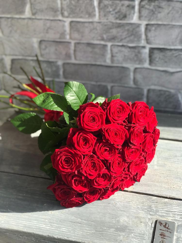 Букет Красные розы Фридом в поселке имени Воровского