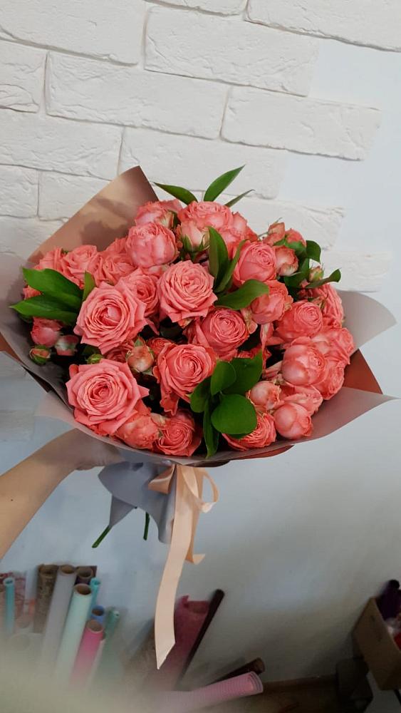 Букет цветов из: Розы в поселке имени Воровского