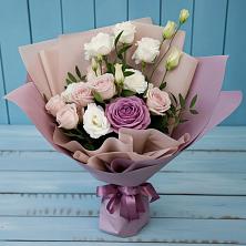 Букет цветов из:  Розы и Лизиантусы в поселке имени Воровского