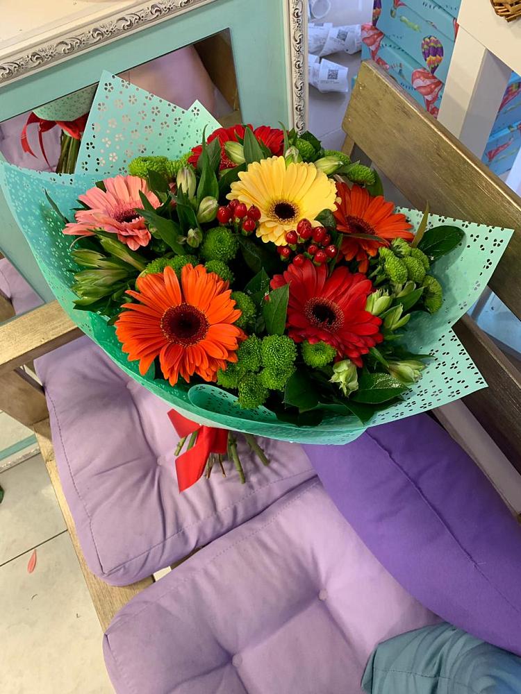 Букет цветов из: Герберы, Хризантемы и Альстромерии в поселке имени Воровского