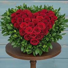 Цветочная композиция из Розы в виде сердца в поселке имени Воровского