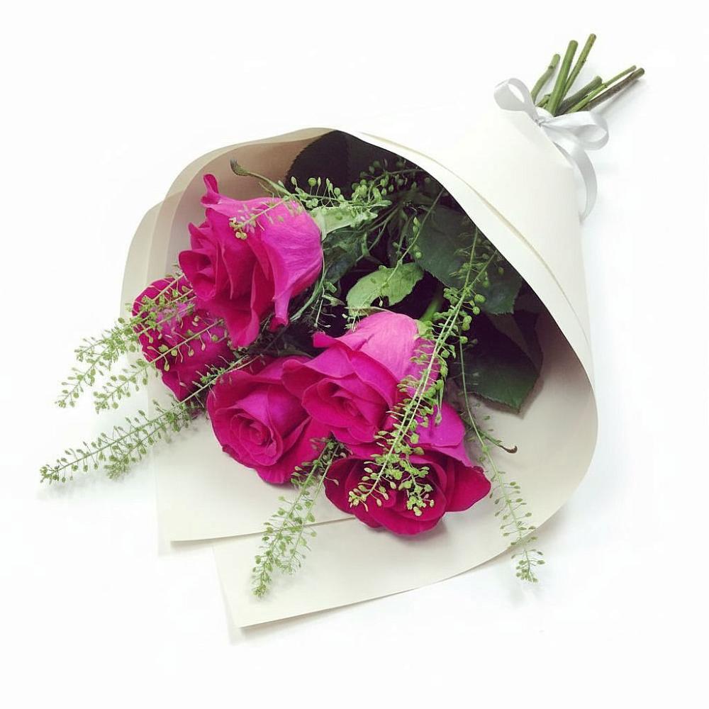 Букет цветов из: Розы в поселке имени Воровского