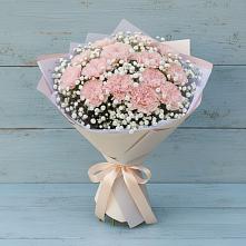 Букет цветов из:  Гвоздики в поселке имени Воровского