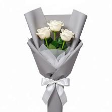 Букет 3 белые розы в поселке имени Воровского