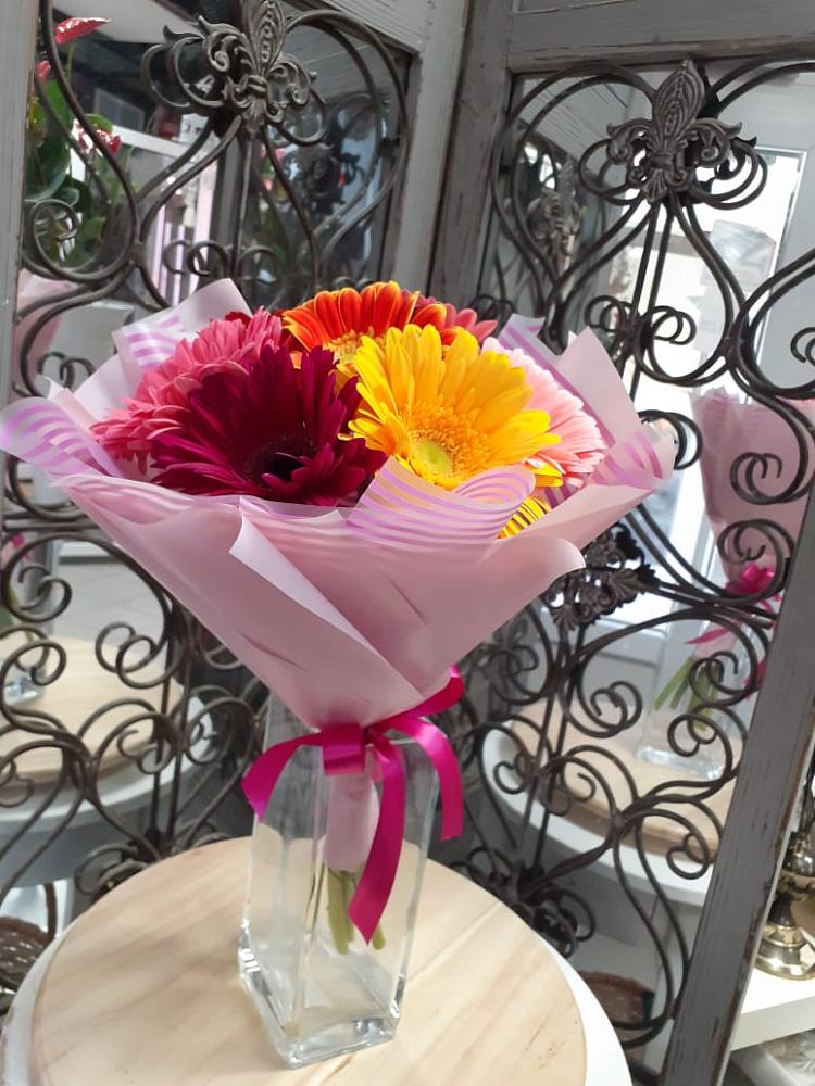 Букет цветов из: Герберы в поселке имени Воровского