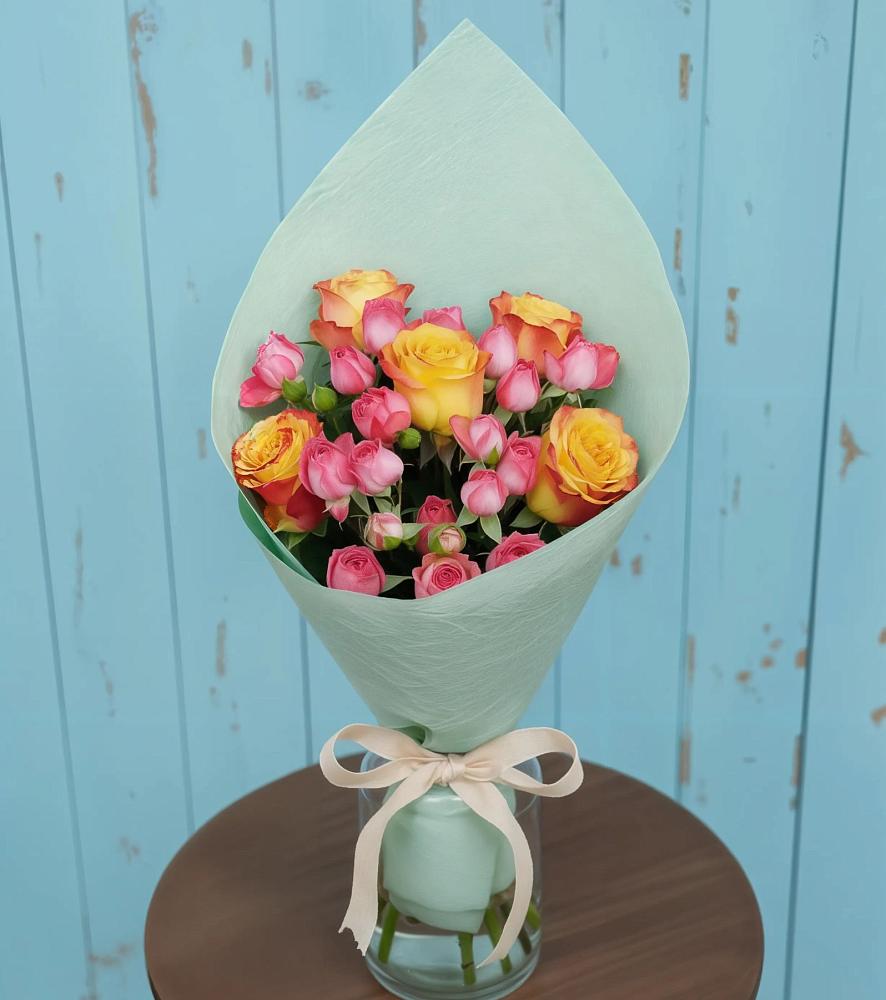 Букет цветов из: Розы в поселке имени Воровского