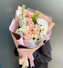 Букет цветов из:  Хризантемы и Розы в поселке имени Воровского