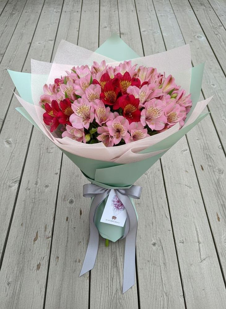 Букет цветов из: Альстромерии в поселке имени Воровского