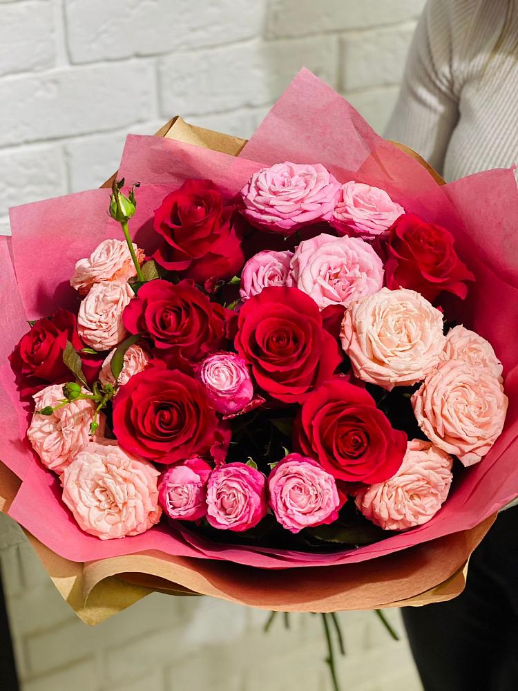 Букет цветов из: Розы в поселке имени Воровского