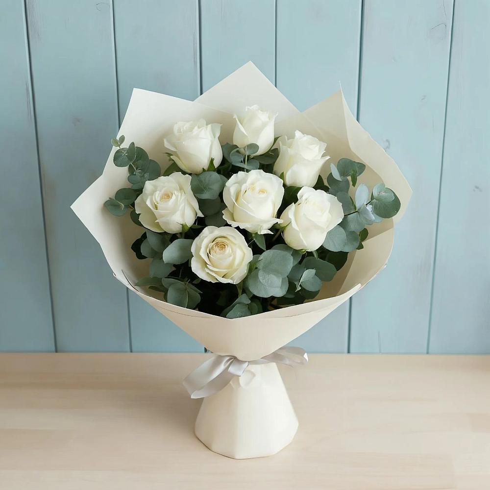 Букет Белые розы в Эвкалипте в поселке имени Воровского