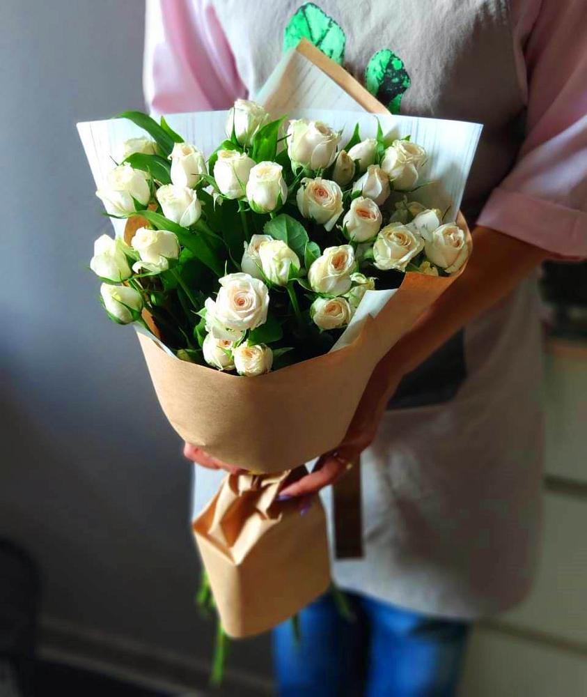 Букет цветов из: Розы в поселке имени Воровского