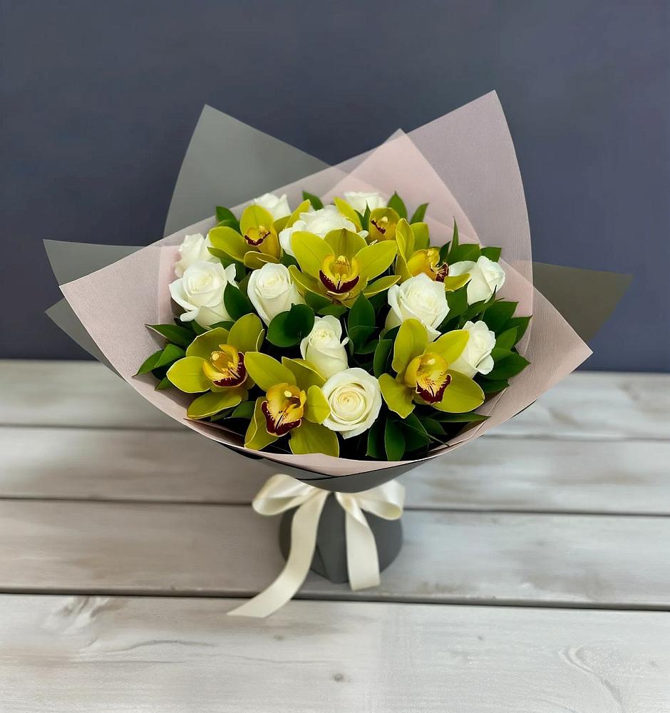 Букет цветов из: Орхидеи и Розы в поселке имени Воровского