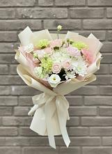 Букет цветов из:  Гвоздики, Розы, Лизиантусы и Хризантемы в поселке имени Воровского