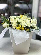 Цветочная композиция из Розы  в поселке имени Воровского