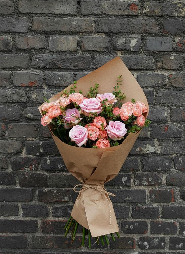 Букет цветов из: Розы в поселке имени Воровского