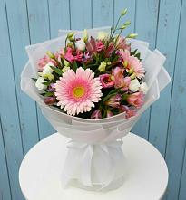 Букет цветов из:  Герберы, Альстромерии и Лизиантусы в поселке имени Воровского