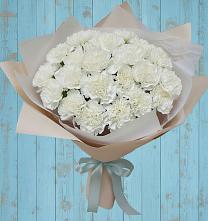 Букет цветов из:  Гвоздики в поселке имени Воровского
