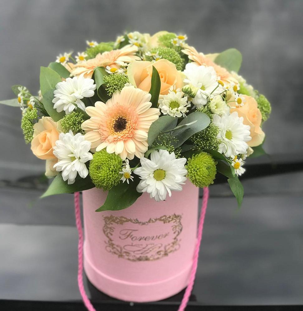 Цветочная композиция из Розы, Герберы и Хризантемы в шляпной коробке в поселке имени Воровского