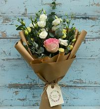 Букет цветов из:  Розы и Лизиантусы в поселке имени Воровского