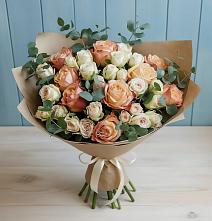 Букет цветов из:  Альстромерии и Розы в поселке имени Воровского