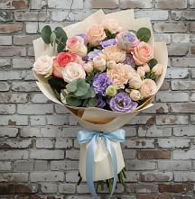 Букет цветов из:  Розы, Лизиантусы и Гвоздики в поселке имени Воровского