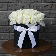 Цветочная композиция из Розы в шляпной коробке в поселке имени Воровского