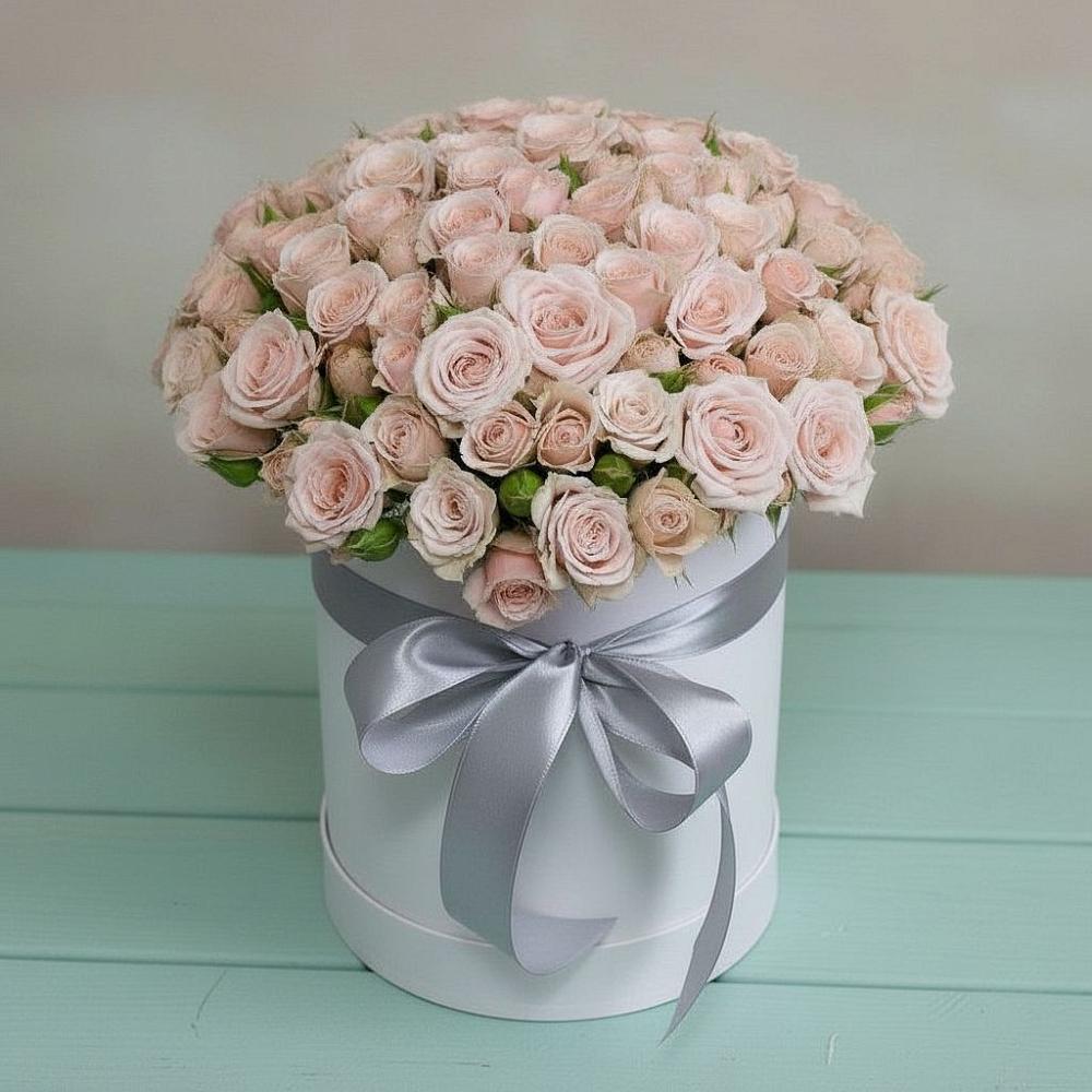 Цветочная композиция из Розы в шляпной коробке в поселке имени Воровского