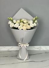 Букет цветов из:  Розы и Лизиантусы в поселке имени Воровского